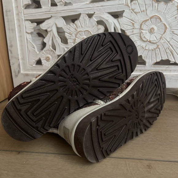 BRAND NEW UGG SEQUIN BOOTS - Picture 5 of 6